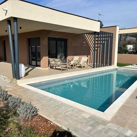 Kumpanija With Pool By Vacay *