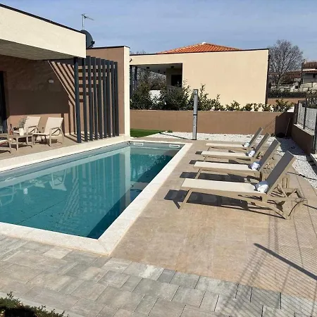 Vila Kumpanija With Pool By Vacay Radetici