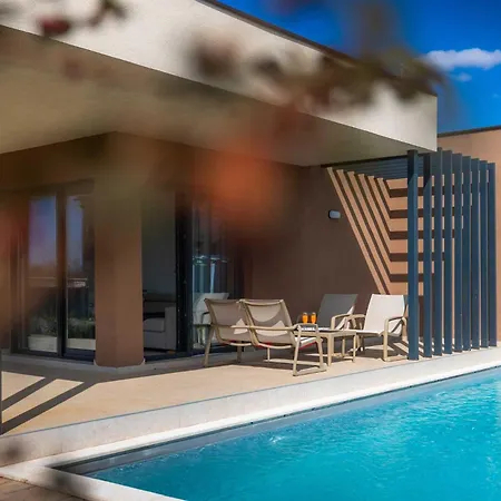 Kumpanija With Pool By Vacay *